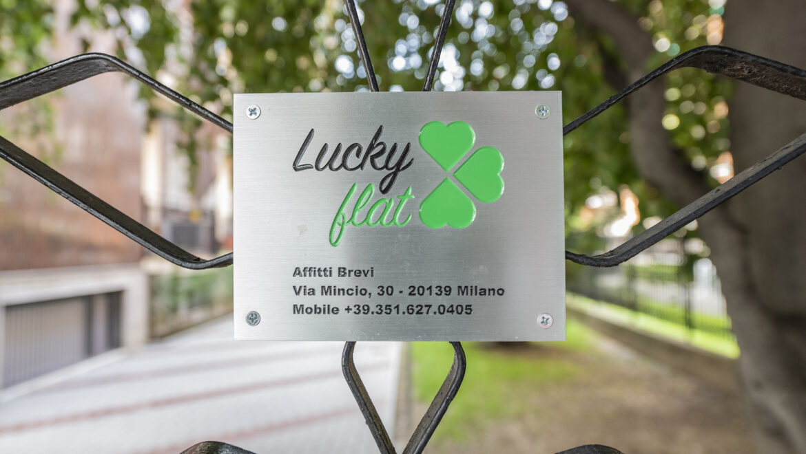 Luckyflat targa esterno